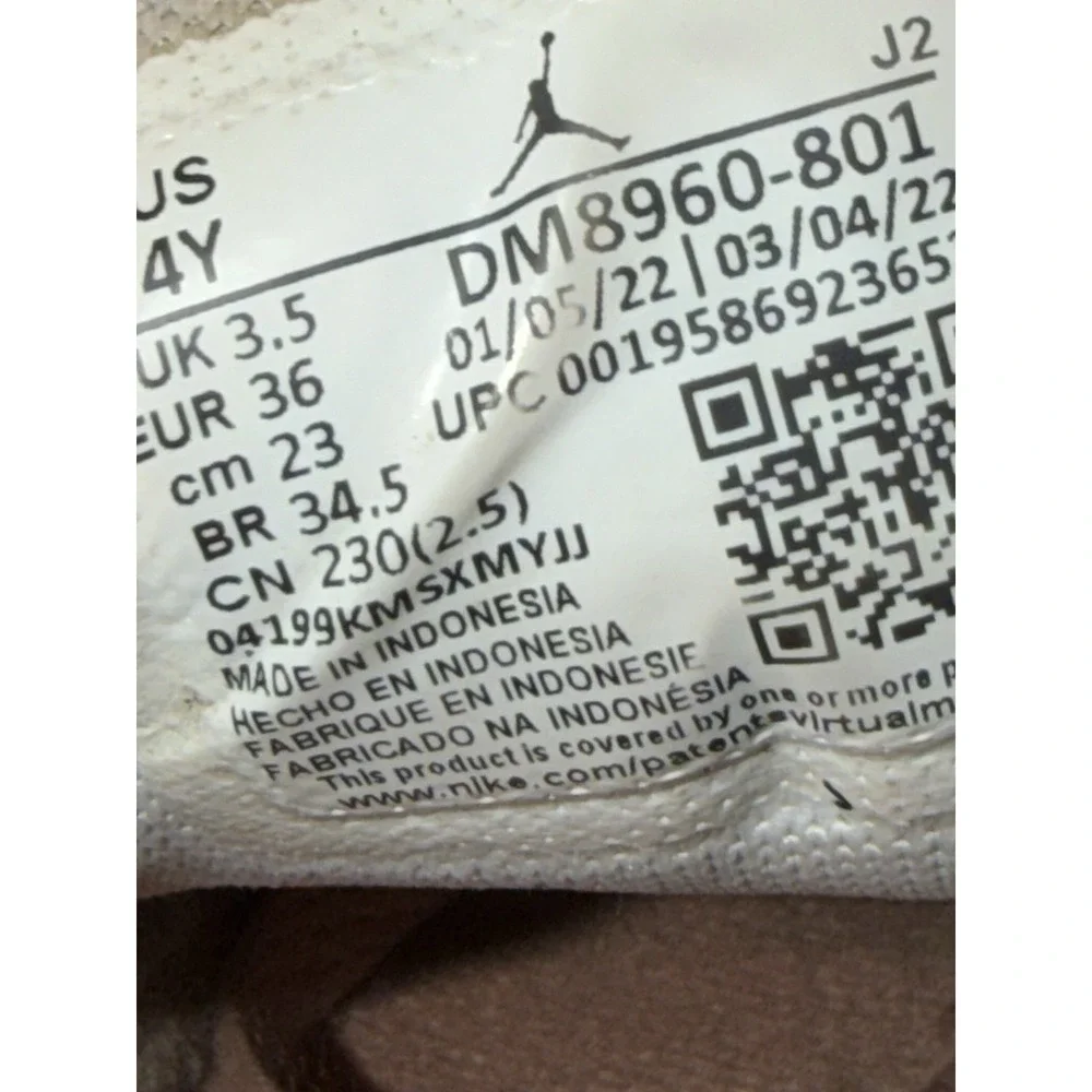 Nike Air Jordan 1 Women Size 5.5 Boys 4Y Beige Low Top Basketball Shoes Sneakers